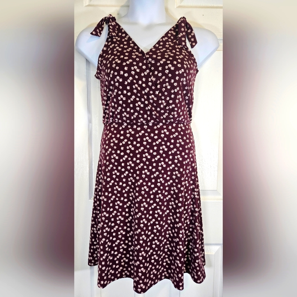 Ann Taylor, burgundy with white floral pattern, sleeves, v-neck, dress. Size S